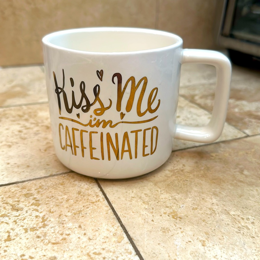NWOT Kiss Me I’m Caffeinated Mug-16oz